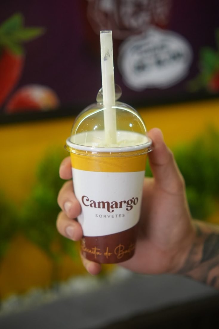 Milk shake da Camargo Sorvetes no copo da marca